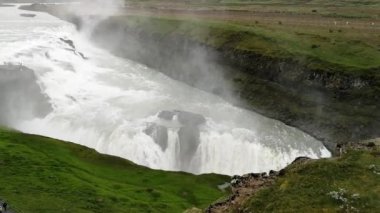 İzlanda 'daki Gulfoss Şelalesi.