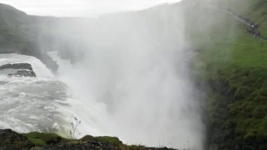 İzlanda 'daki Gulfoss Şelalesi.