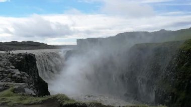 İzlanda 'daki Dettifoss Şelalesi.
