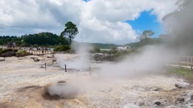 Azores takımadalarında Sao Miguel Adası 'nda Furnas Fumarolas