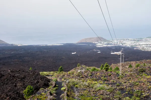La Palma adasındaki Cumbre Vieja volkanından katılaşmış volkanik lav akıntısı