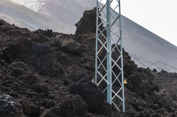 La Palma adasındaki Cumbre Vieja volkanından katılaşmış volkanik lav akıntısı