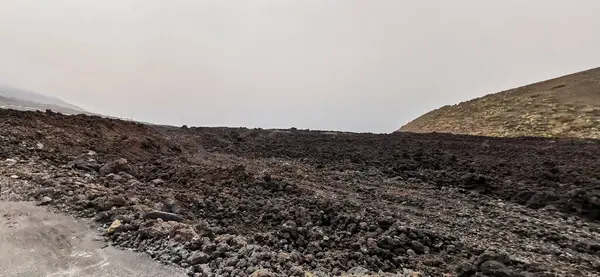 La Palma adasındaki Cumbre Vieja volkanından katılaşmış volkanik lav akıntısı