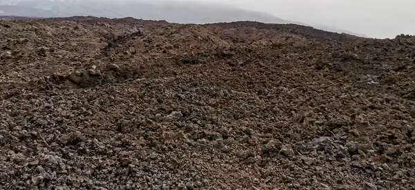 La Palma adasındaki Cumbre Vieja volkanından katılaşmış volkanik lav akıntısı