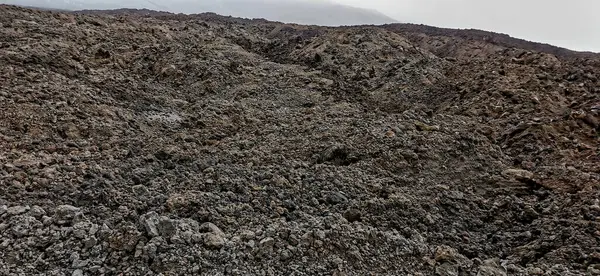 La Palma adasındaki Cumbre Vieja volkanından katılaşmış volkanik lav akıntısı