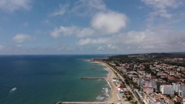 İspanya Barselona yakınlarındaki Sitges 'in Hava Dronu