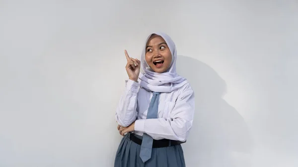 Indonéské Středoškolačky Šedobílých Uniformách Vypadají Sebevědomě Dostávaly Brilantní Nápady Ukazováčkem — Stock fotografie