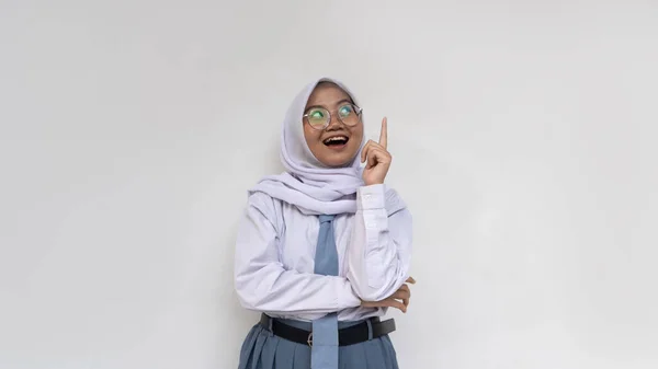 Indonéské Středoškolačky Šedobílých Uniformách Vypadají Sebevědomě Dostávaly Brilantní Nápady Ukazováčkem — Stock fotografie