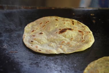 Geleneksel el Meksika usulü taze tortilla