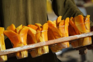 Meksika Kumsalı Turkuaz Su Cenneti 'nde satış elemanı için meyve.