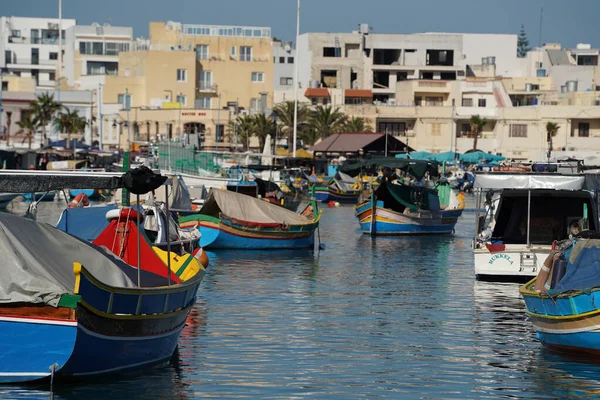 Мальта Красочные Окрашенные Рыбацкие Лодки Гавани Marsaxlokk — стоковое фото