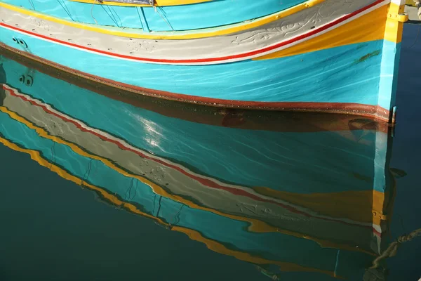 Malta Färgglada Målade Fiskebåt Marsaxlokk Hamn — Stockfoto