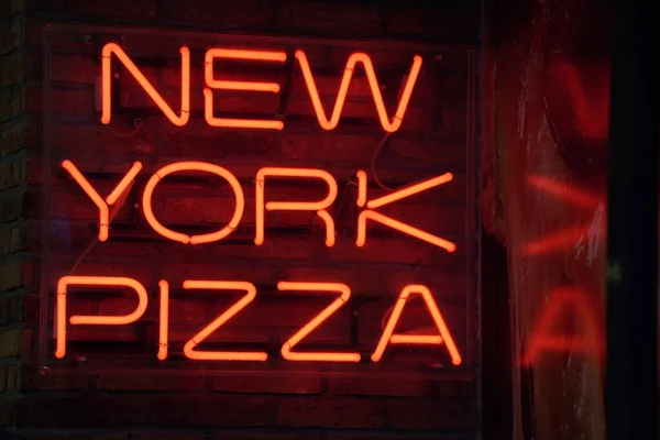 Letrero Neón Rojo Pizza Nueva York Negro — Foto de Stock