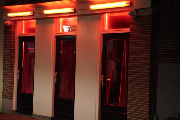 セックスワーカーアムステルダムレッドライト地区のドア — ストック写真