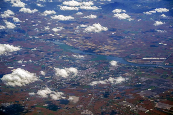 グアダラハラジャリスコ航空機メキシコからの空中パノラマ風景に近い湖 — ストック写真