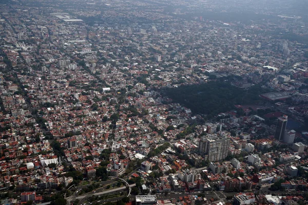 メキシコ市 飛行機からの空中パノラマ風景の街並み — ストック写真
