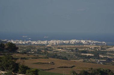 Medine 'nin ortaçağ köy taş terasından Malta manzarası