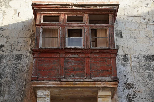 Malowane Okna Łuku Malta Rabat Średniowiecznej Wsi Budynku Ulicy — Zdjęcie stockowe