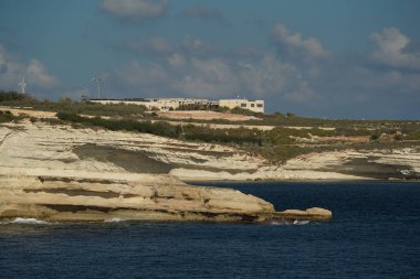 Aziz Peter, Malta kaya oluşum havuzunu kaya manzarasında deliğe soktu.