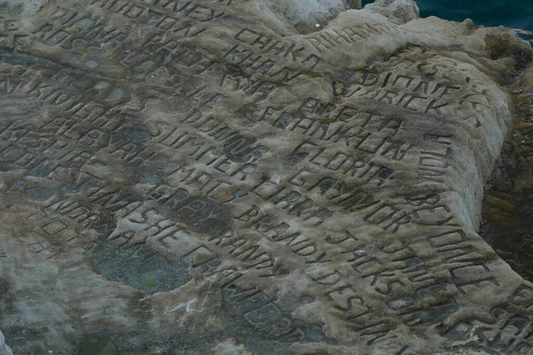 Kändisar Namn Graffiti Helgonet Peter Pooler Malta Rock Formation Detalj — Stockfoto