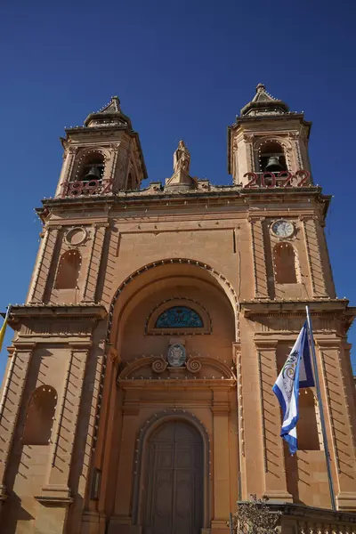 Marsaxlokk Malta Pictoresk Balıkçı Köyü Manzaralı Kilise — Stok fotoğraf