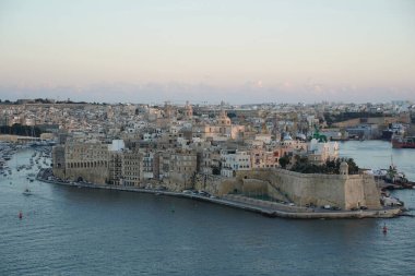 Malta 3 şehir gün batımında La Valletta 'dan manzara