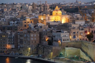 Malta 3 şehir gün batımında La Valletta 'dan manzara