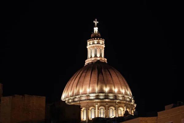 Malta Valletta夜间照明建筑物 — 图库照片