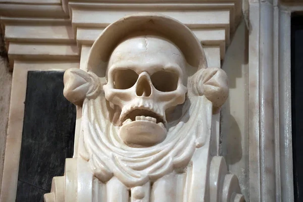 Templário Malta Cavaleiro Túmulo Crânio Esqueleto Detalhe — Fotografia de Stock