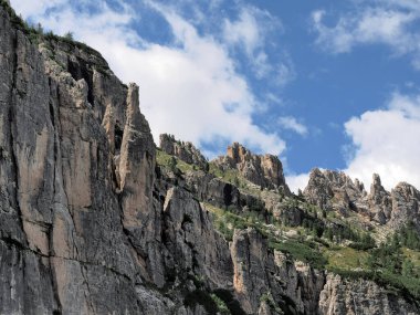 Dolomite Dağları Vadi manzaralı manzara