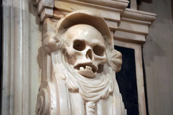 Templário Malta Cavaleiro Túmulo Crânio Esqueleto Detalhe — Fotografia de Stock
