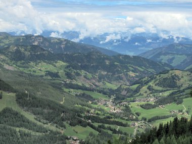 Dolomite Dağları Badia Vadisi manzaralı manzara