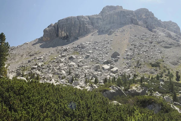 Dolomite Panoramasında Taş Kaya Çığı — Stok fotoğraf