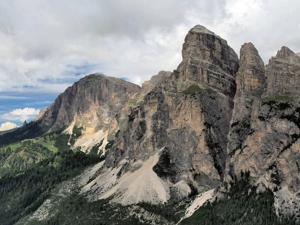 ドロマイト山脈バディア渓谷の景色パノラマ風景 — ストック写真