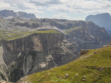 Dolomites Panorama 'da, Corvara' nın yukarısındaki Sassongher Dağı