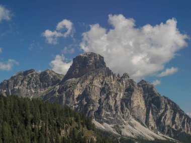 Dolomites Panorama 'da, Corvara' nın yukarısındaki Sassongher Dağı