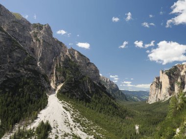 1. Dünya Savaşı Siperleri Monte Piana 2.324 metre yüksekliğindeki Sextener Dolomiten 'de İtalya ve Avusturya sınırında.
