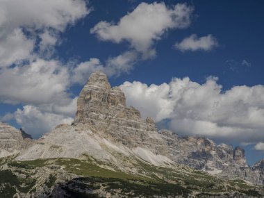 1. Dünya Savaşı Siperleri Monte Piana 2.324 metre yüksekliğindeki Sextener Dolomiten 'de İtalya ve Avusturya sınırında.