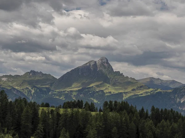Góra Sassongher Nad Corvarą Krajobrazie Dolomitów — Zdjęcie stockowe