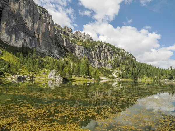 Croda Lago Federa Lake Dolomites全景景观 — 图库照片