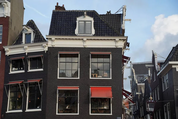 Историческое Старинное Здание Дома Возле Каналов Центре Амстердама Нидерланды — стоковое фото