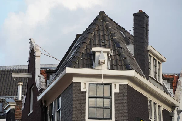Историческое Старинное Здание Дома Возле Каналов Центре Амстердама Нидерланды — стоковое фото