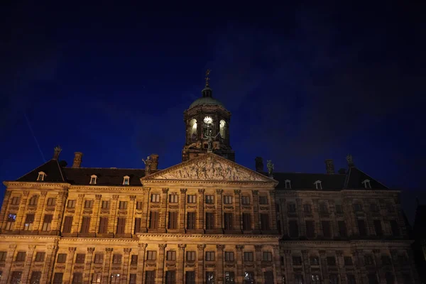 Δημαρχείο Του Άμστερνταμ Θέα Νύχτα — Φωτογραφία Αρχείου
