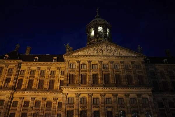 アムステルダム市庁舎からの夜景 — ストック写真