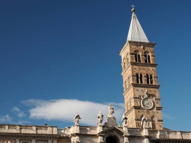 Santa Maria Maggiore Kilisesi Bazilikası Roma İtalya Güneşli bir günde mavi gökyüzü