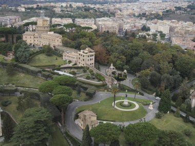 Vatikan Bahçeleri Saint Peter Bazilika Roma manzaralı çatıdan