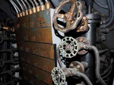 Dünya Savaşı 'nın içinde denizaltı kontrol odası detayları var.