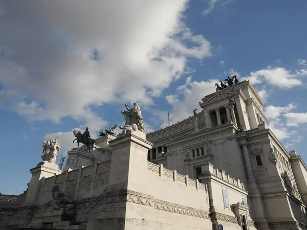 Altare Della Patria Rome Italy在阳光灿烂的蓝天背景下的观点 — 图库照片