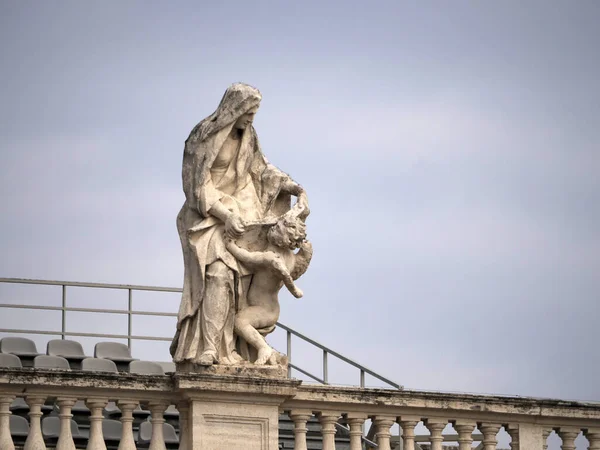 Saint Peter Basilique Rome Détail Statue Sur Colonnes Toit — Photo