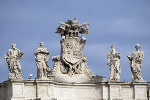 Svatý Petr Bazilika Řím Detail Sochy Sloupy Střecha — Stock fotografie
